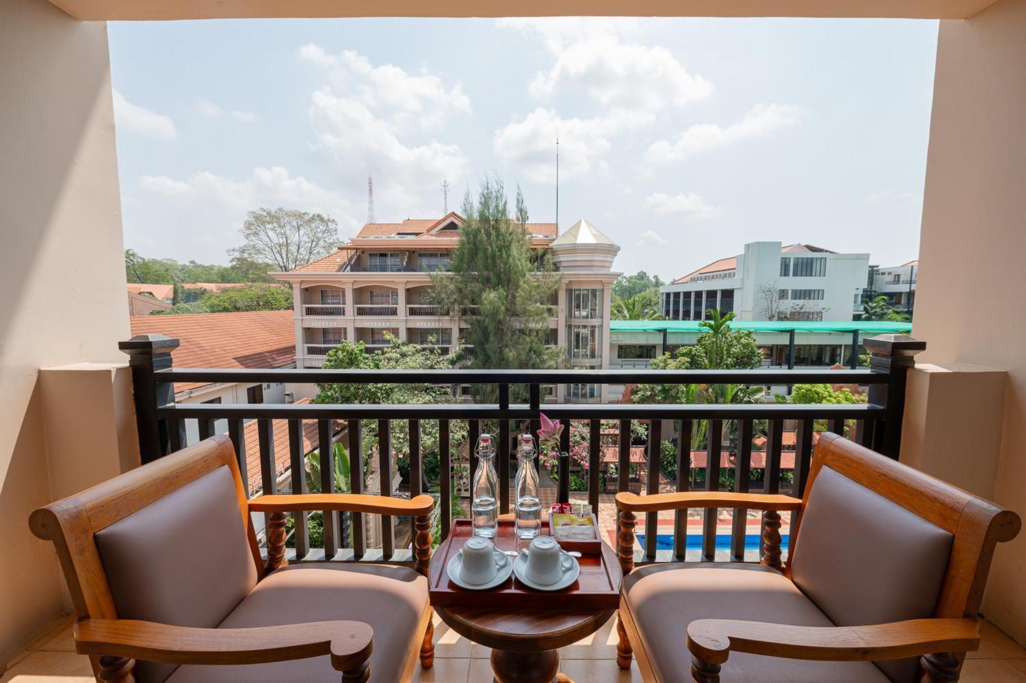 Somadevi Angkor Premium Hotel Siem Reap Exterior foto
